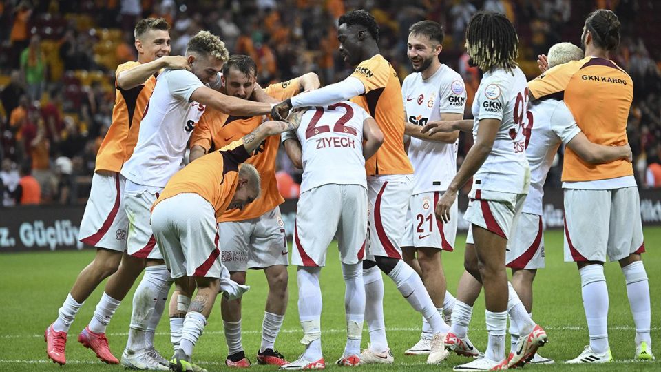 Galatasaray kadrosunu yıldız futbolcularla güçlendirdi