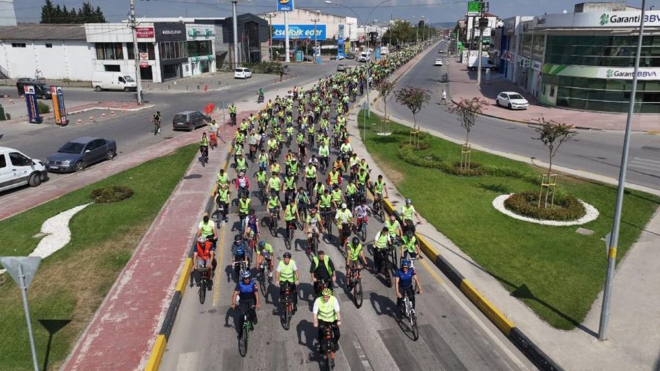 Sakarya’da Avrupa Hareketlilik Haftası kapsamında bisikletle şehir turu yapıldı