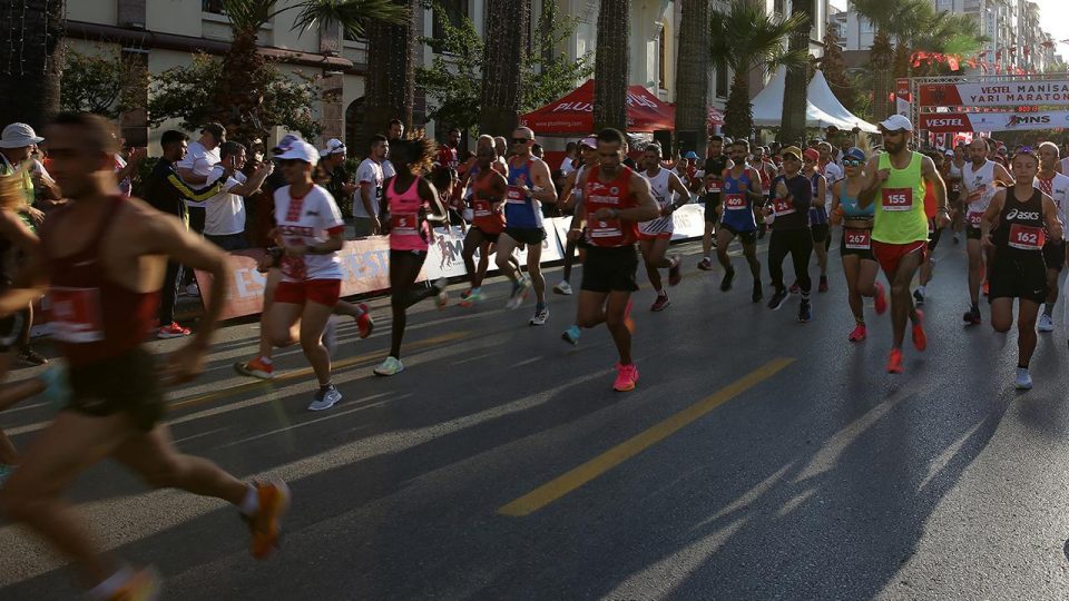 Uluslararası Manisa Yarı Maratonu koşuldu