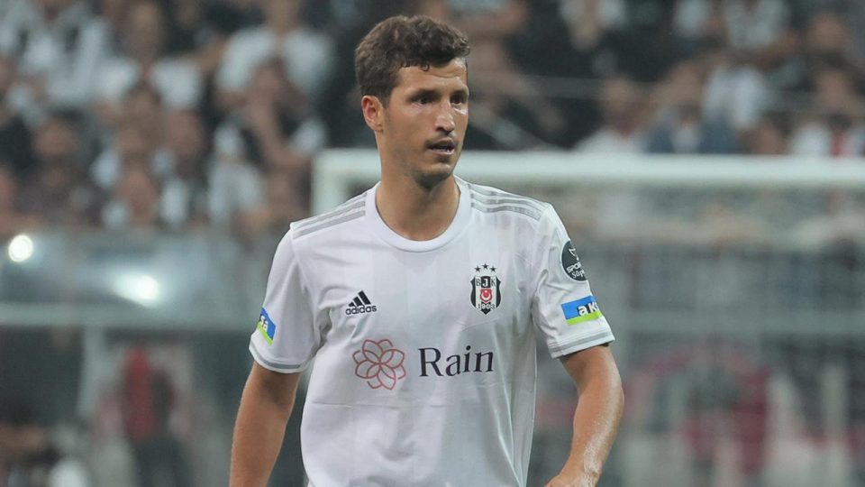 Beşiktaş’ta Salih Uçan sakatlandı