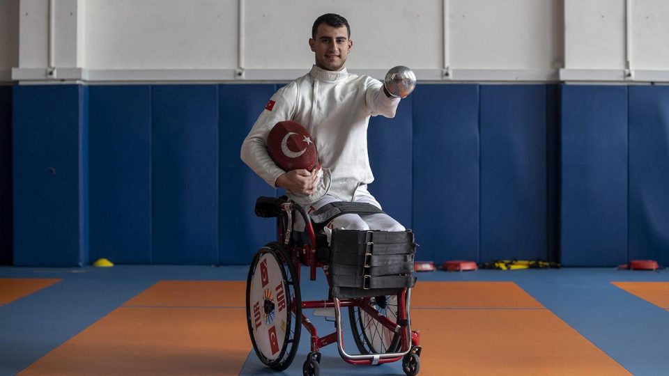 Paralimpik eskrimci Hakan Akkaya bronz madalya kazandı